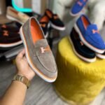 Mocassins en daim H – Style moderne et confort luxueux