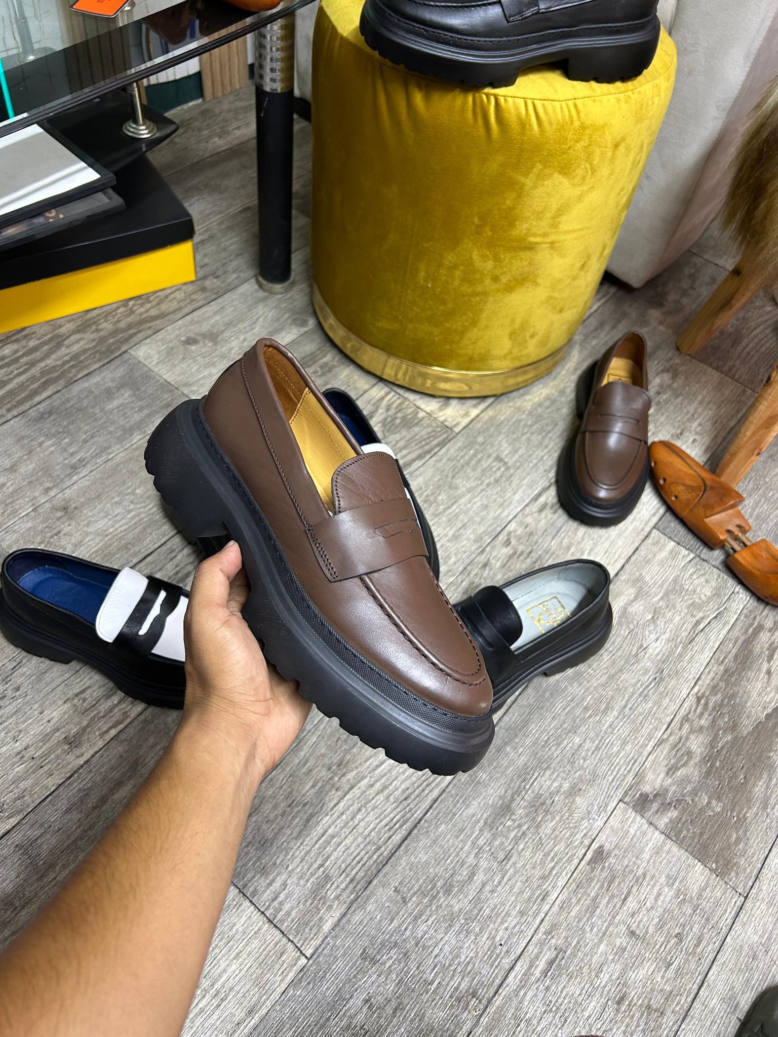 546870939_1299305488556762_1386756048347798131_n Mocassins cuir marron – Confort, classe et durabilité – Image 1