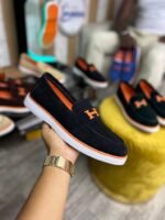 Mocassins en daim marron H – Élégance, confort et prestige – Image 3