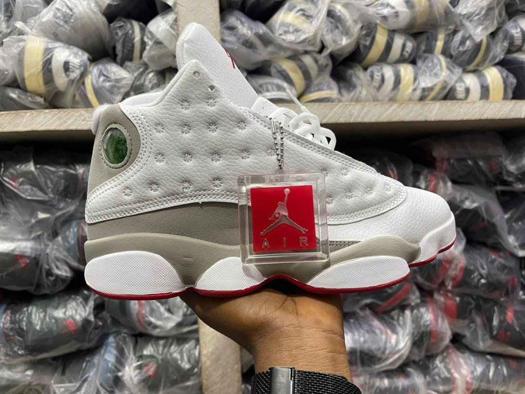 Baskets homme blanc style basket premium urbain Nike Air Jordan 13 Retro – Image 1