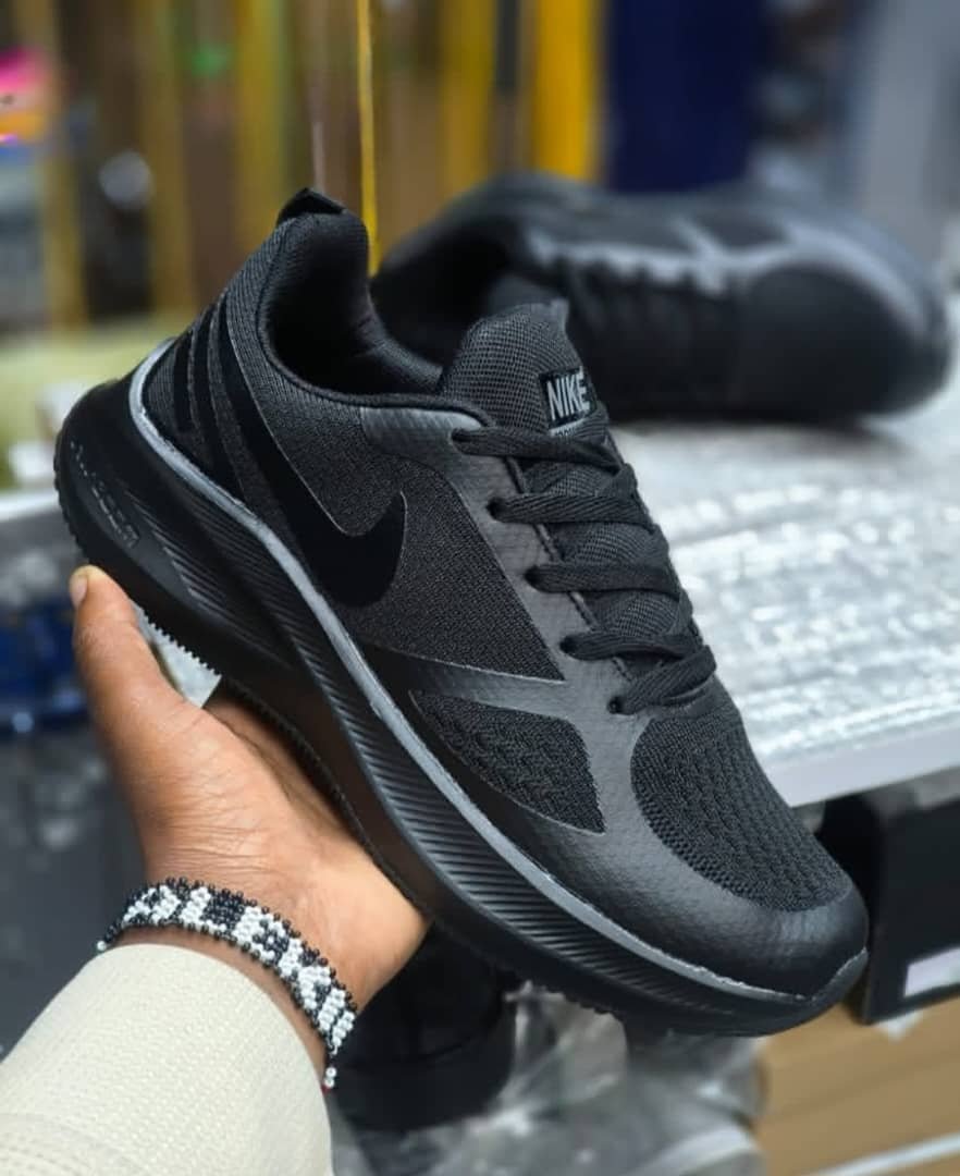 Baskets Nike Zoom Pegasus Noires - Chaussures de Running Baskets Nike Zoom Pegasus Noires - Chaussures de Running – Image 1