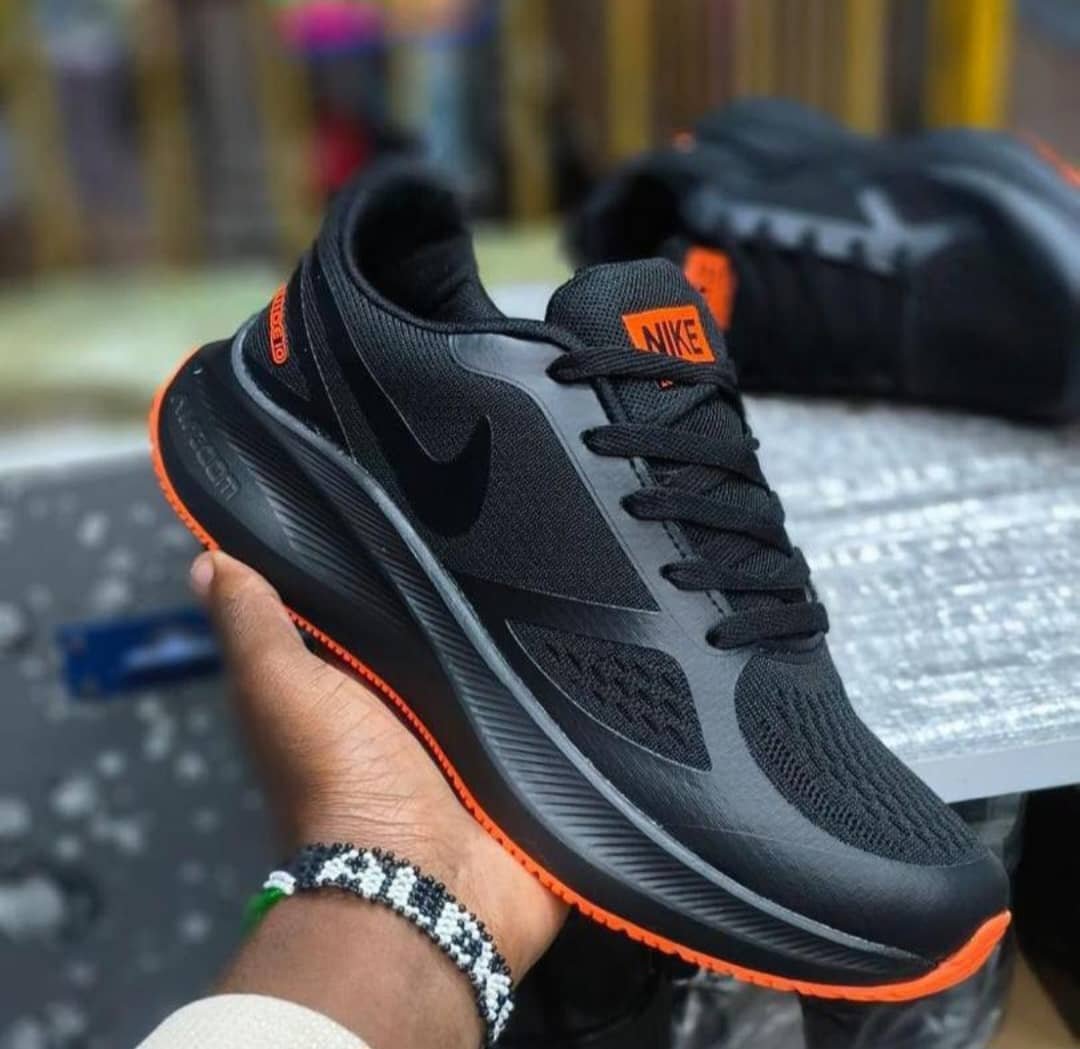 Baskets Nike Zoom Pegasus Noir Orange - Running Tendance Baskets Nike Zoom Pegasus Noir Orange - Running Tendance – Image 1